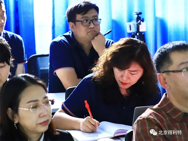 得利特邀请油液监控研究员为员工做设备润滑与油液分析等知识培训