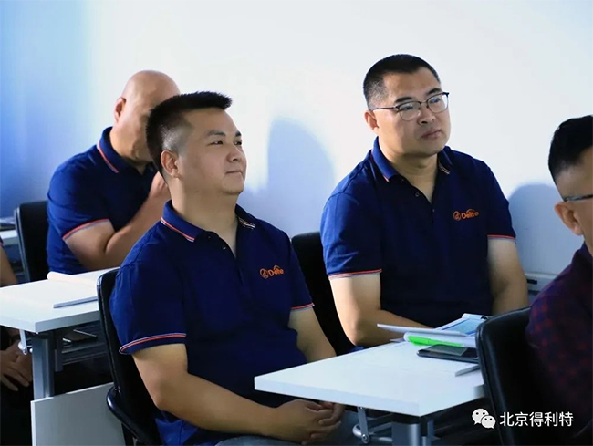 得利特邀请油液监控研究员为员工做设备润滑与油液分析等知识培训
